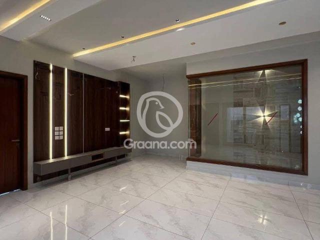 300 Yd² House for Sale