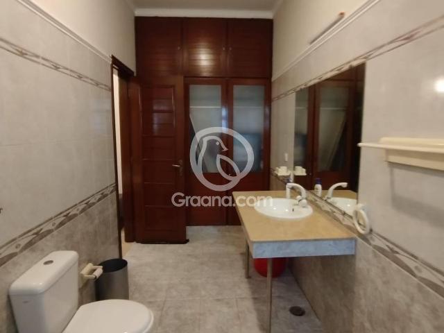 300 Yd² House for Sale