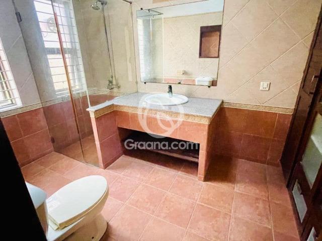 300 Yd² House for Sale