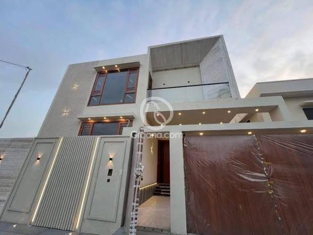 300 Yd² House for Sale