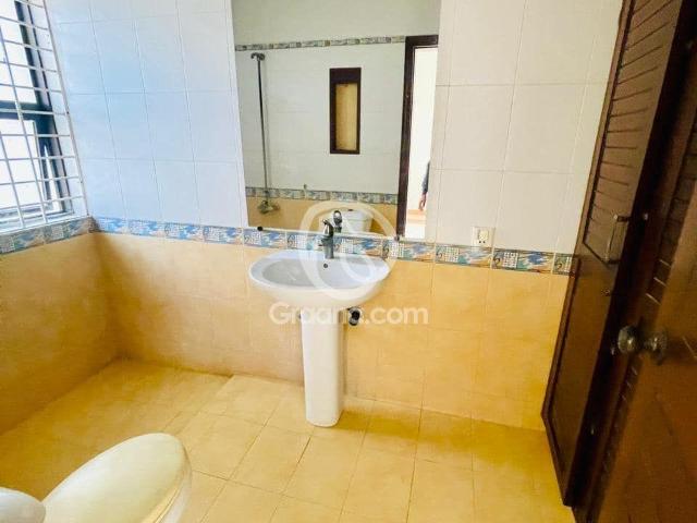 300 Yd² House for Sale