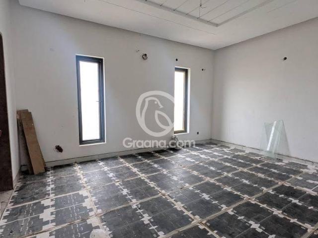 300 Yd² House for Sale
