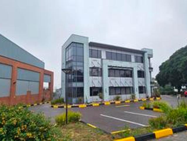 300sqm office to let in randjespark.