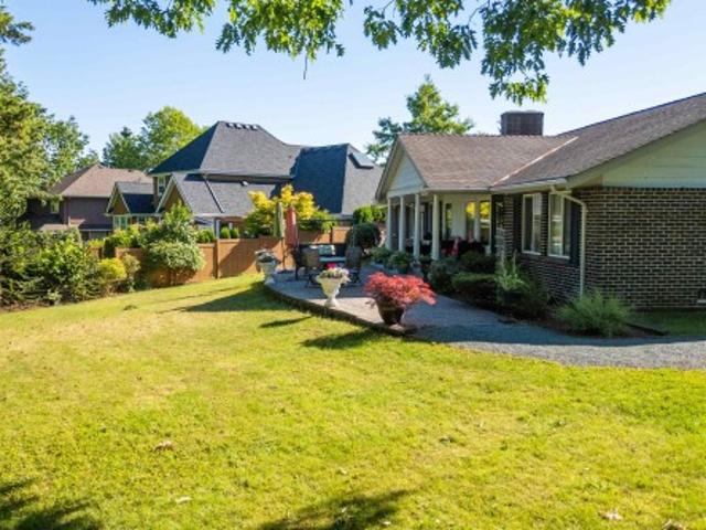 3010 Semiahmoo Trail, Surrey, BC, V4P 1H3 house for sale | Listing ID R3137 | Royal LePage