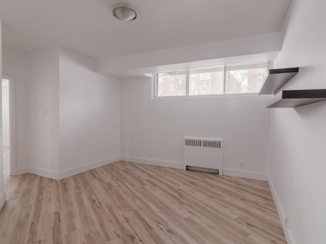 3010 3014 Van Horne Studio Apartment for Rent at 3014 Av Van Horne, Montréal, QC H3S 1R2 Parc Kent