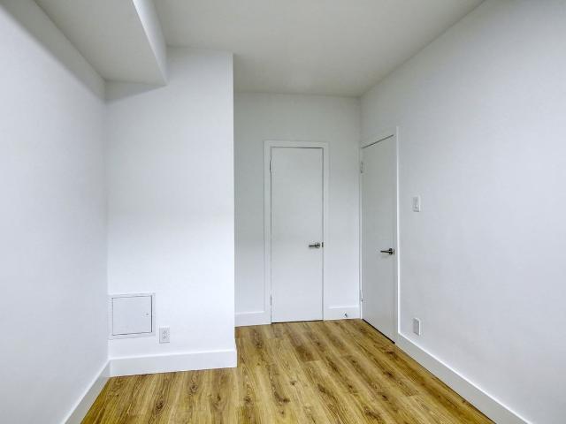 3010 3014 Van Horne 1 Bedroom Apartment for Rent at 3014 Av Van Horne, Montréal, QC H3S 1R2 Parc Kent