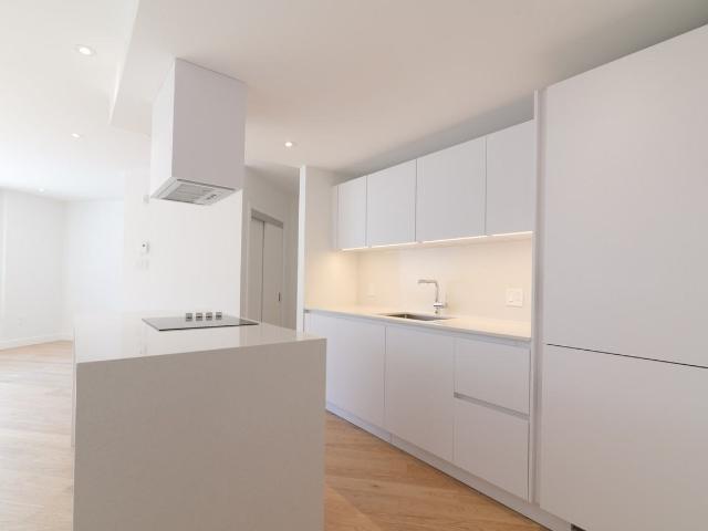 3010 3014 Van Horne 1 Bedroom Apartment for Rent at 3014 Av Van Horne, Montréal, QC H3S 1R2 Parc Kent