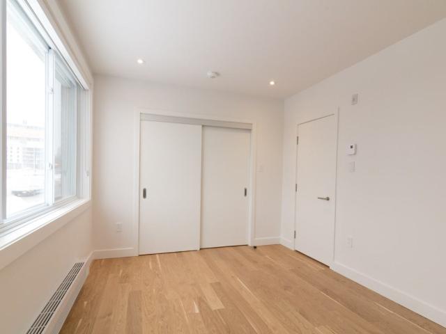 3010 3014 Van Horne 1 Bedroom Apartment for Rent at 3014 Av Van Horne, Montréal, QC H3S 1R2 Parc Kent