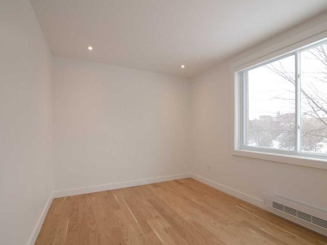 3010 3014 Van Horne 1 Bedroom Apartment for Rent at 3014 Av Van Horne, Montréal, QC H3S 1R2 Parc Kent