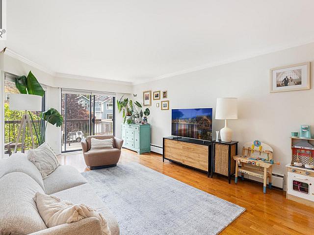 301 1235 W 15th Avenue Vancouver, British Columbia