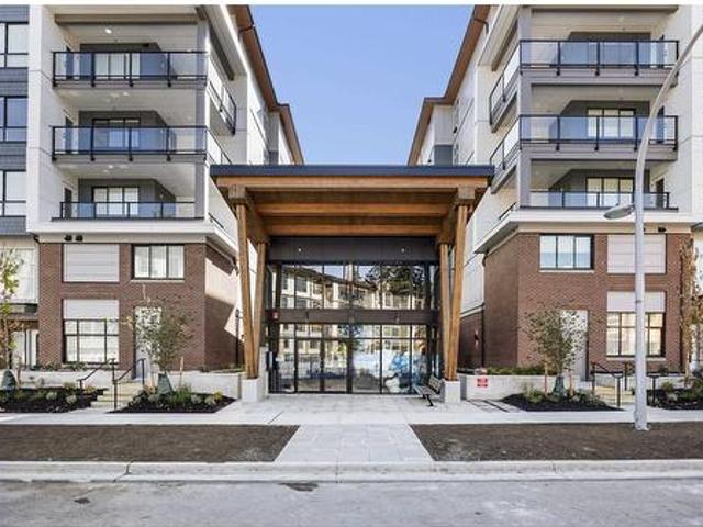 301 3528 A Street, Surrey, BC, V4P 0H4 Single Family Property For Sale | Listing ID R3136 | Royal LePage