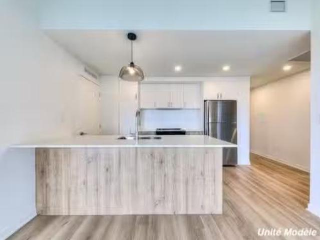 301 515 Rue Des Marronniers, Candiac, QC, J5R 0T5 condo for.
