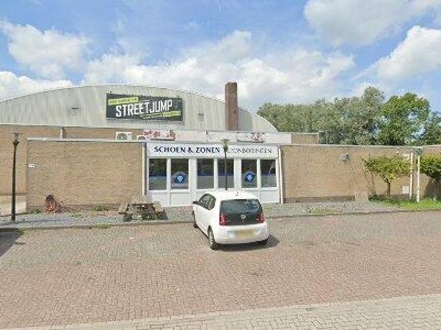 301 m2 office space for rent in Zaanstad