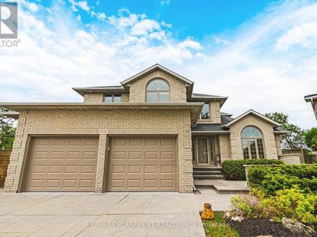 301 Parkwood Crescent, Hamilton, ON, L8V 5B5 house for sale | Listing ID X13155 | Royal LePage