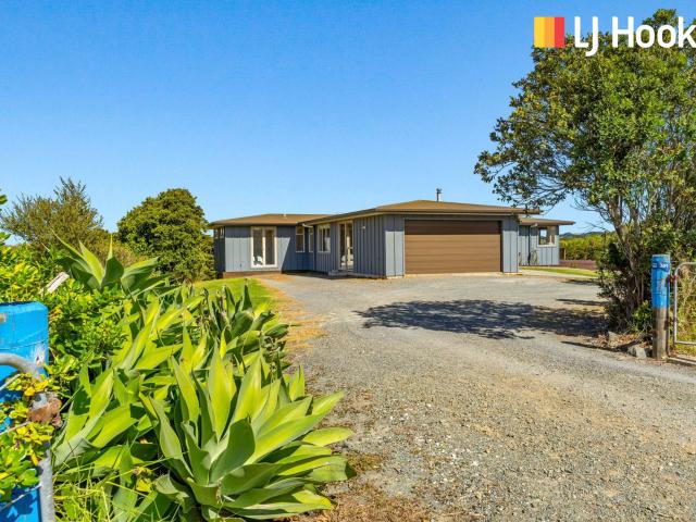 301 Ranganui Road, in the city: Kaipara, city area: Kaiwaka, price: 970000, latitude: 36.154549, longitude: 174.4020
