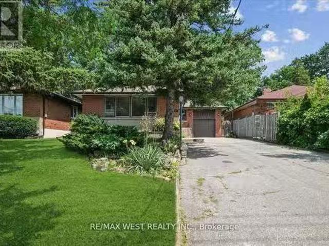 3027 Weston Road, Toronto, ON, M9M 2T1 house for sale Listi.