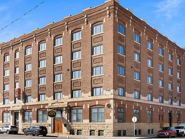 #302 2206 Dewdney Ave Executive Condo In Warehouse District