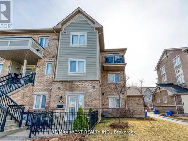 302 250 Sunny Meadow Boulevard, Brampton, ON, L6R 3Y6 townhouse for lease | Listing ID W12240 | Royal LePage