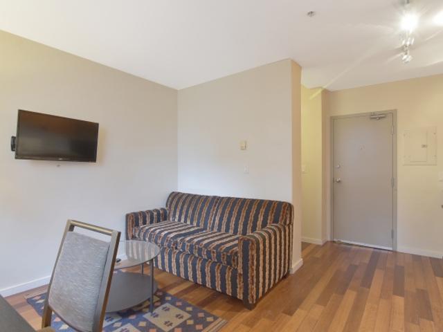 #302 440 Richards Street
