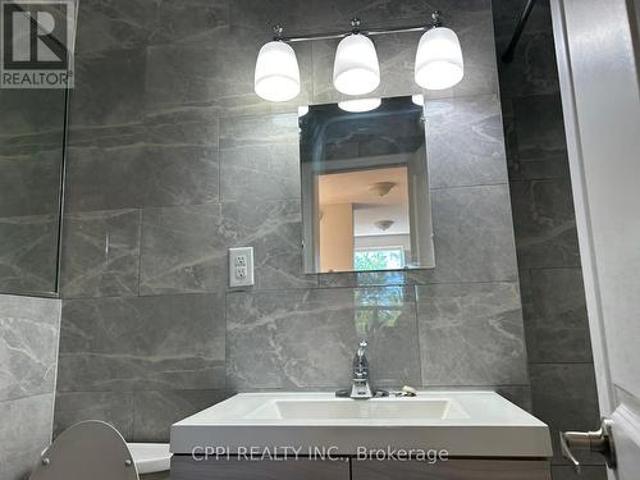 302 6 Hill Heights Road, Toronto, ON, M8Y 1Z1 lease for lease | Listing ID W13486 | Royal LePage