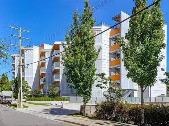302 881 Short St, Saanich, BC, V8P 2L3 Single Family Propert.
