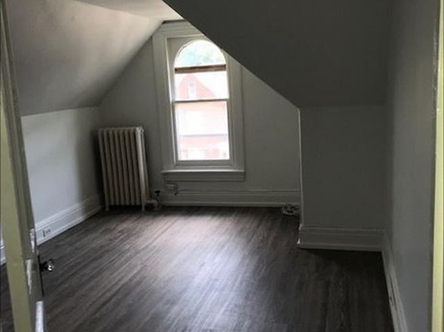 302 FRONTENAC ST 1 Bedroom Apartment for Rent at 302 Frontenac St, Kingston, ON K7L 3S8 Queens