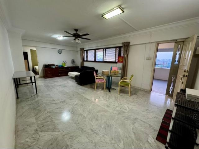 302 Hougang Avenue 5 HDB Apartment For Sale, $599,999, 3 Bed 2 Bath 1,108 sqft $542.00 psf