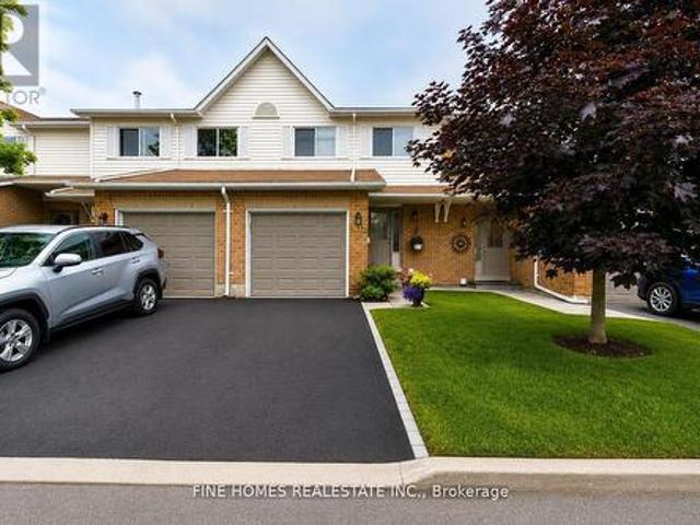 302 Maciver Boulevard, Newmarket, ON, L3X 1Y4 townhouse for sale | Listing ID N13592 | Royal LePage