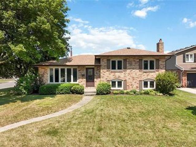 302 Newton Court, Sarnia, ON, N7S 3Y9 house for sale | Listing ID 26018 | Royal LePage