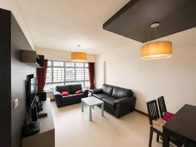 302C Punggol Place HDB Apartment For Sale, $749,000, 3 Bed 2 Bath 1,011 sqft $741.00 psf