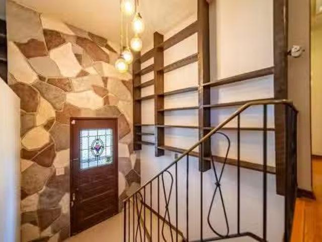 3030 31A Street Se, Calgary, AB, T2B 0S9 house for sale Lis.