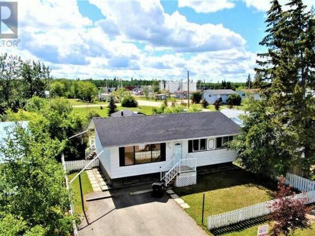 303 2nd Second street Avenue NE McLennan Alberta
