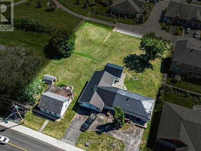 303 307 Donald B Munro Drive, Ottawa, ON, K0A 1L0 house for sale | Listing ID X13430 | Royal LePage