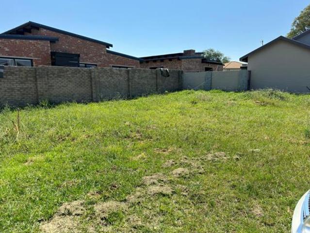 303 m² Land available in Mooivallei Park