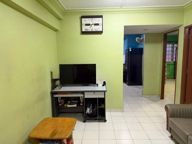 303 Yishun Central HDB Apartment For Sale, $450,000, 2 Bed 2 Bath 785 sqft $573.00 psf