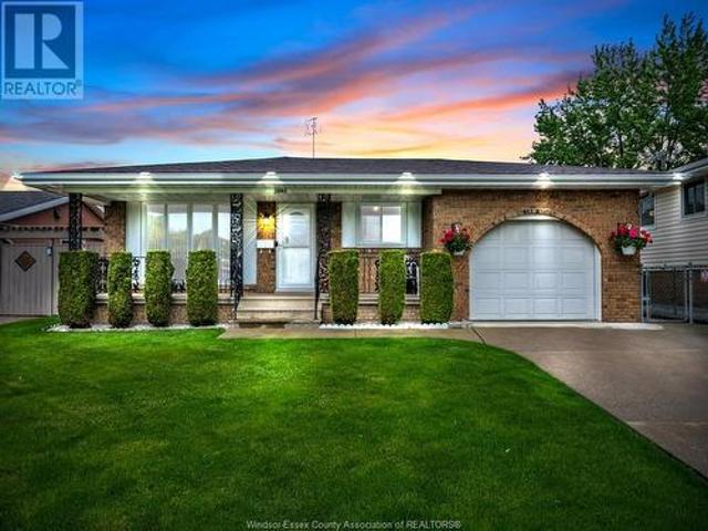 3040 Forest Glade Drive, Windsor, ON, N8R 1L5 house for sale | Listing ID 25012 | Royal LePage