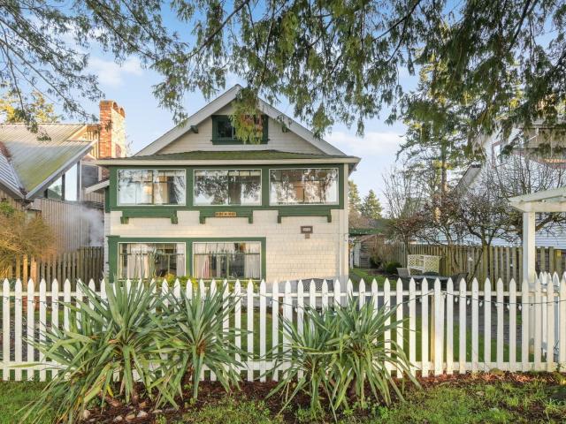 3042 O'Hara Ln AVAILABLE NOW MOVE IN TODAY FULLY FURNISHED 3 BED UPPER SUITE * STEPS TO THE SAND Rare opportunity to enjoy one of the most pe [object Promise] for Rent