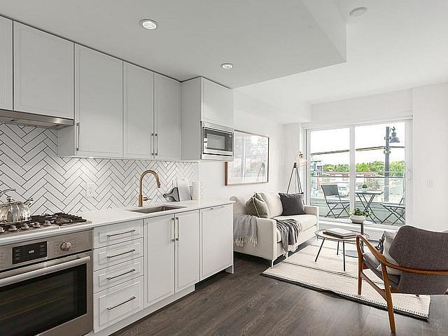 304 2435 Kingsway Vancouver, British Columbia