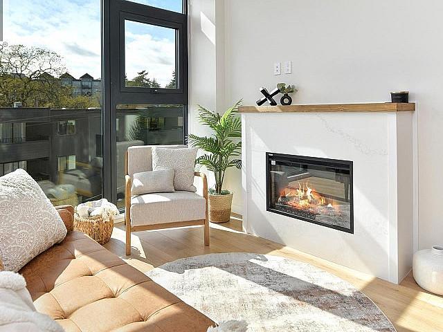 304 899 Esquimalt Ave Sw Esquimalt, British Columbia