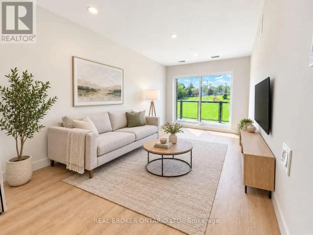 304 8 HUTT LANE
