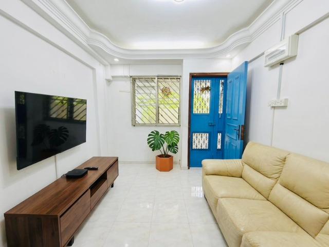 304 Clementi Avenue 4 HDB Apartment For Sale, $438,000, 2 Bed 2 Bath 721 sqft $607.00 psf