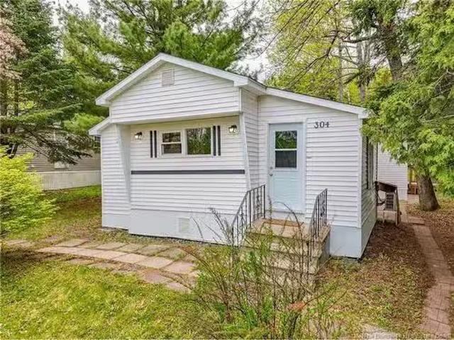304 Governor Lane, Fredericton, NB, E3B 7K9 house for sale.