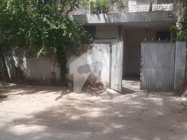 30*50 Cda Transfer Top Location Near Double Road Old Construction House Available In G *9/4