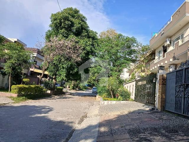 30*50 Cda Transfer Top Location Renovated House Big Street In G 9/4 Near Metro Station Near Service Road