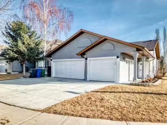 305 Lakeside Greens Crescent, Chestermere, AB, T1X 1C3 house.
