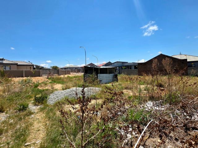 305 m² Land available in Mahlasedi Park