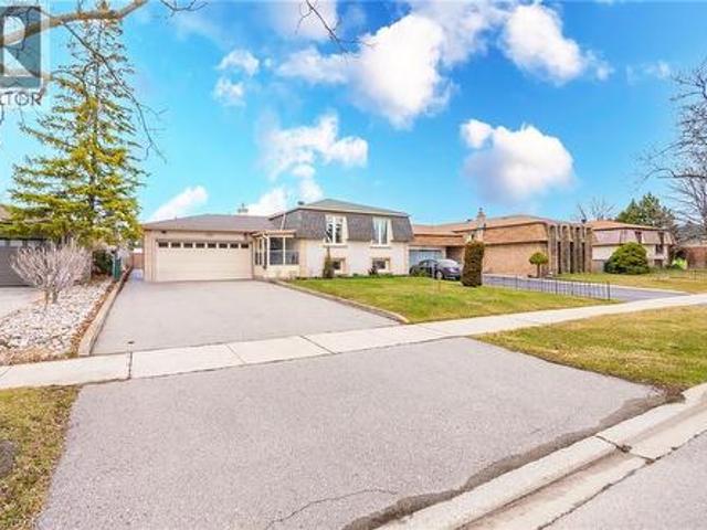 305 Pinegrove Road, Oakville, ON, L6K 3P8 house for sale | Listing ID 40836 | Royal LePage
