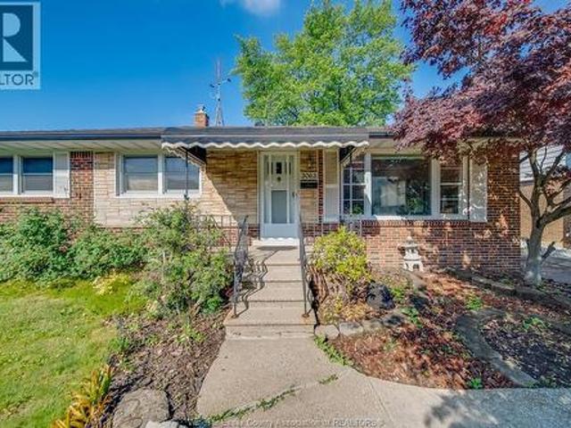 3063 Bruce Avenue, Windsor, ON, N9E 1W3 house for sale | Listing ID 26017 | Royal LePage