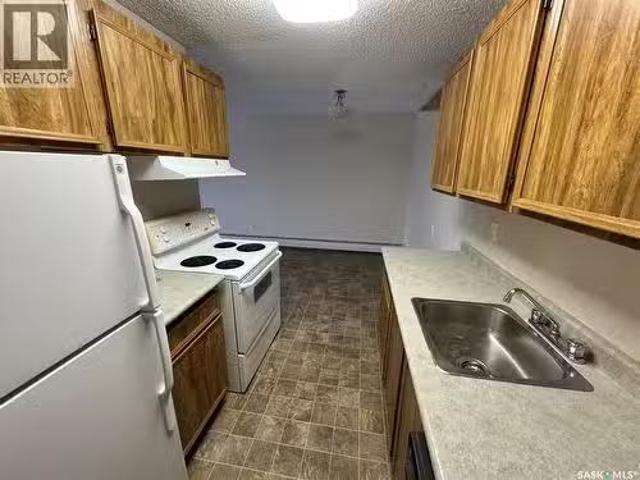 306 1808 Eaglesham Avenue, Weyburn, SK, S4H 3A8 condo for sa.