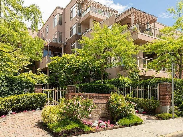 306 2271 Bellevue Avenue West Vancouver, British Columbia